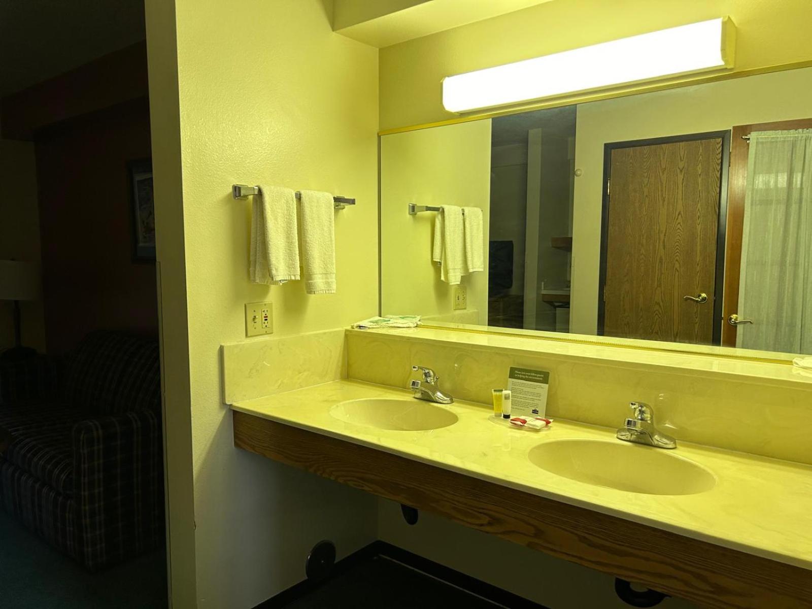 Northwoods Inn & Suites - Blackduck מראה חיצוני תמונה